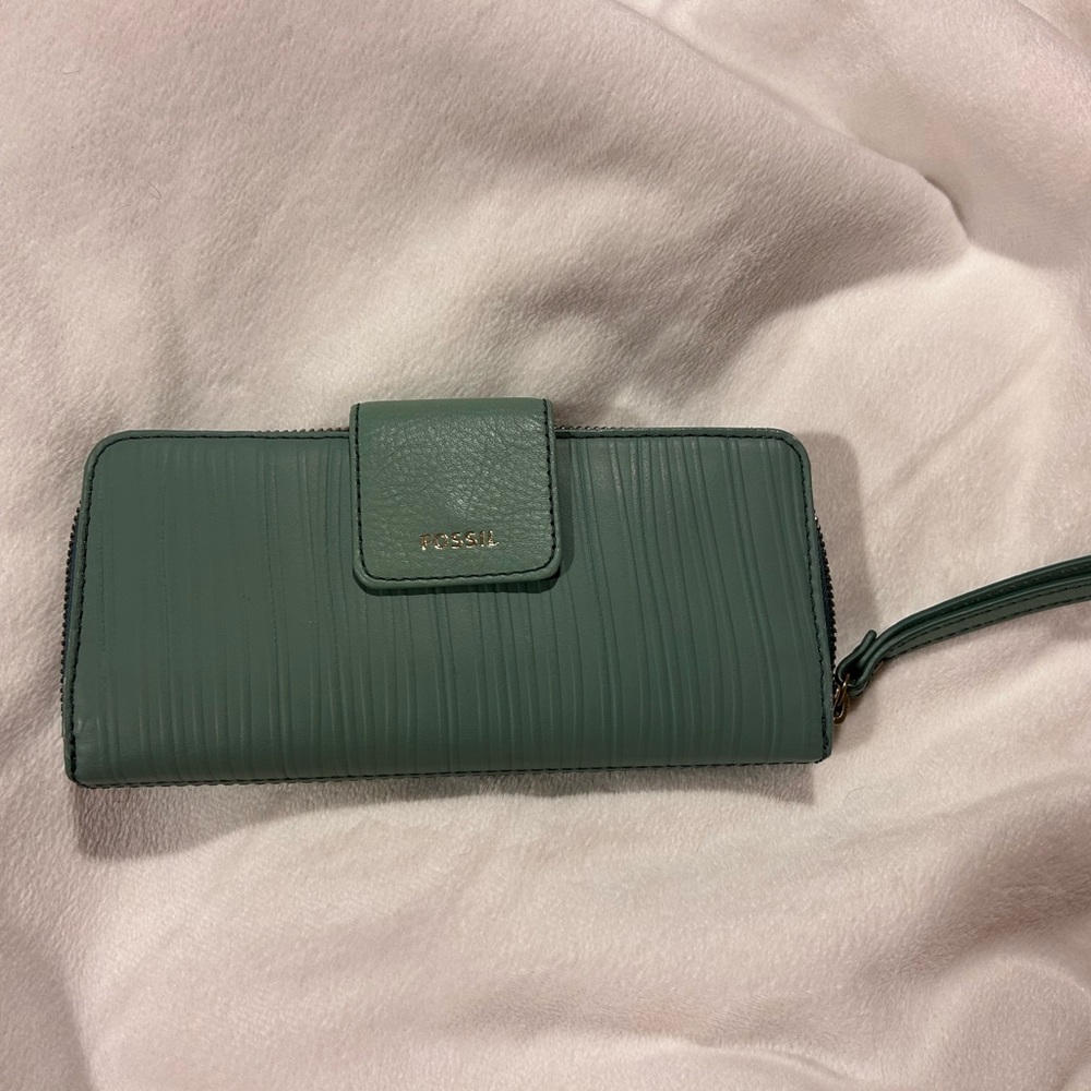 Fossil wallet with wristlet strap
